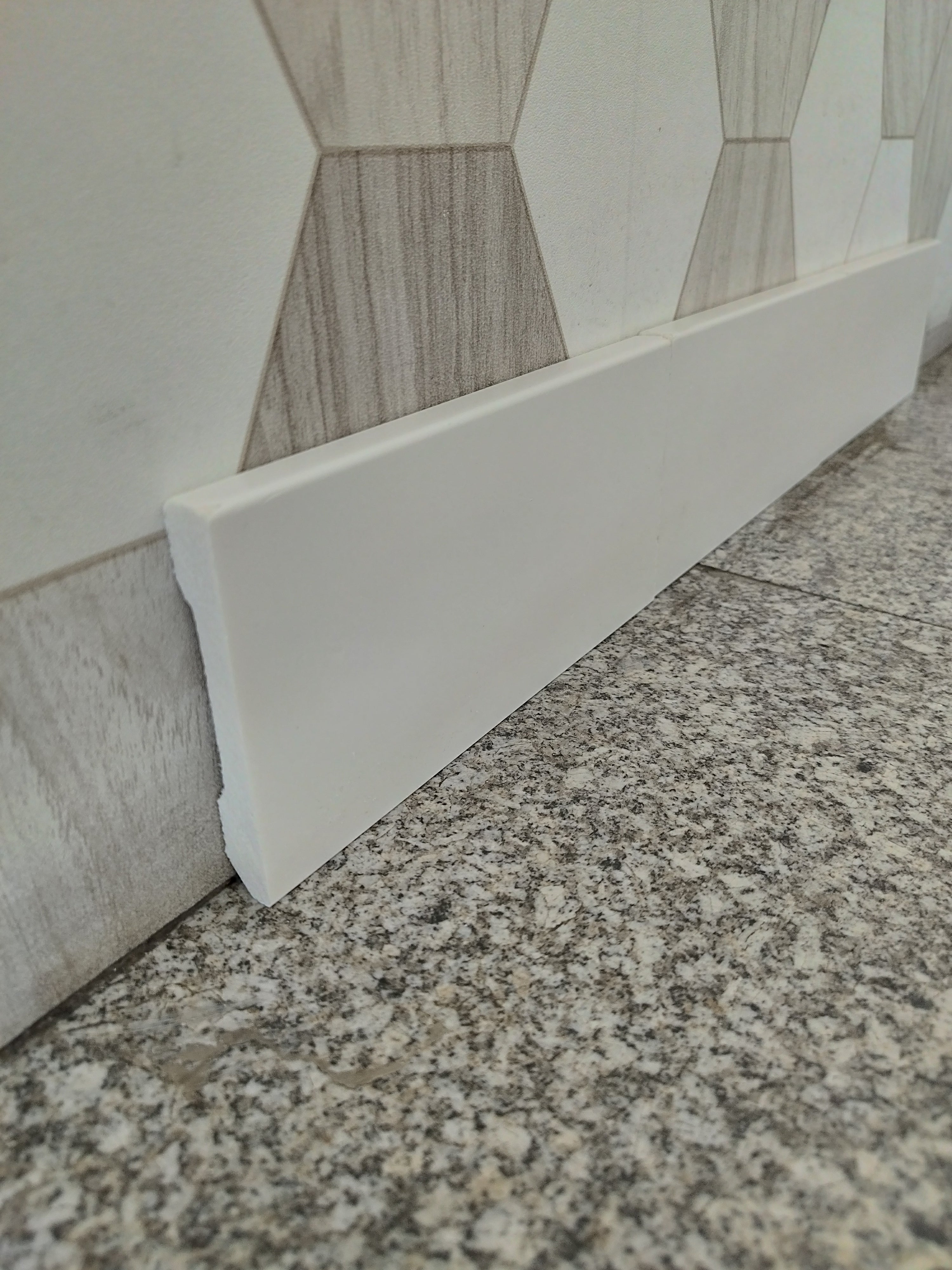 Rodapé Poliestireno HD Quadrado-100mm- Peça