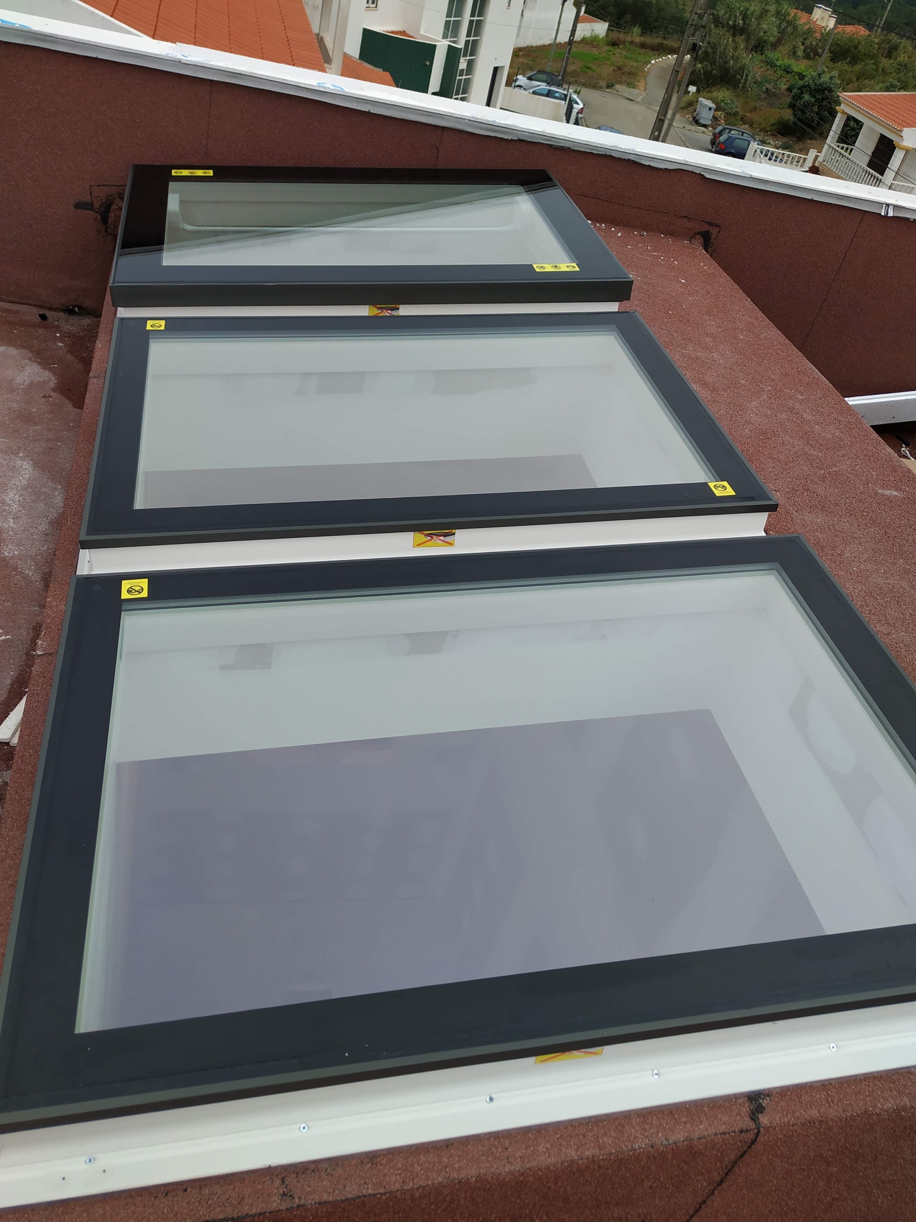 Perfil PGXB1 flat, solução versátil para acabamentos e estruturação de superfícies.