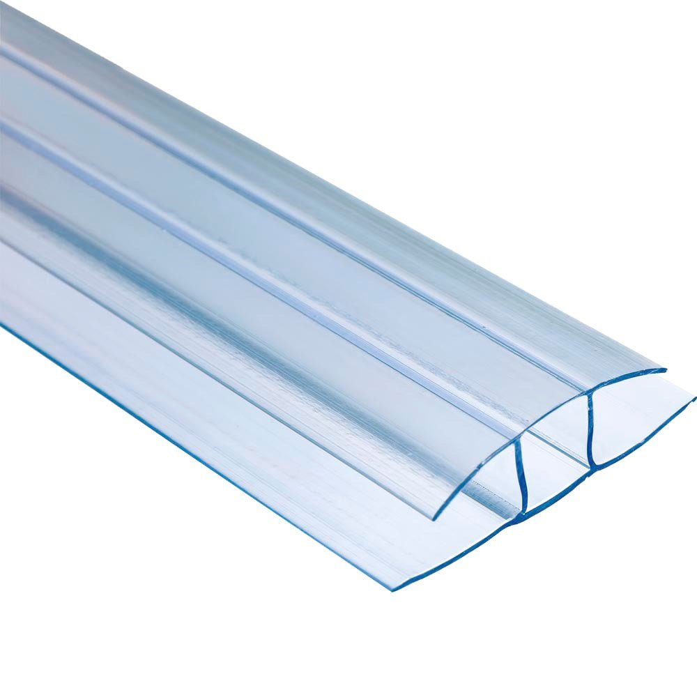 Placa de policarbonato, material resistente e leve. Perfeito para coberturas, divisórias e soluções de iluminação natural.