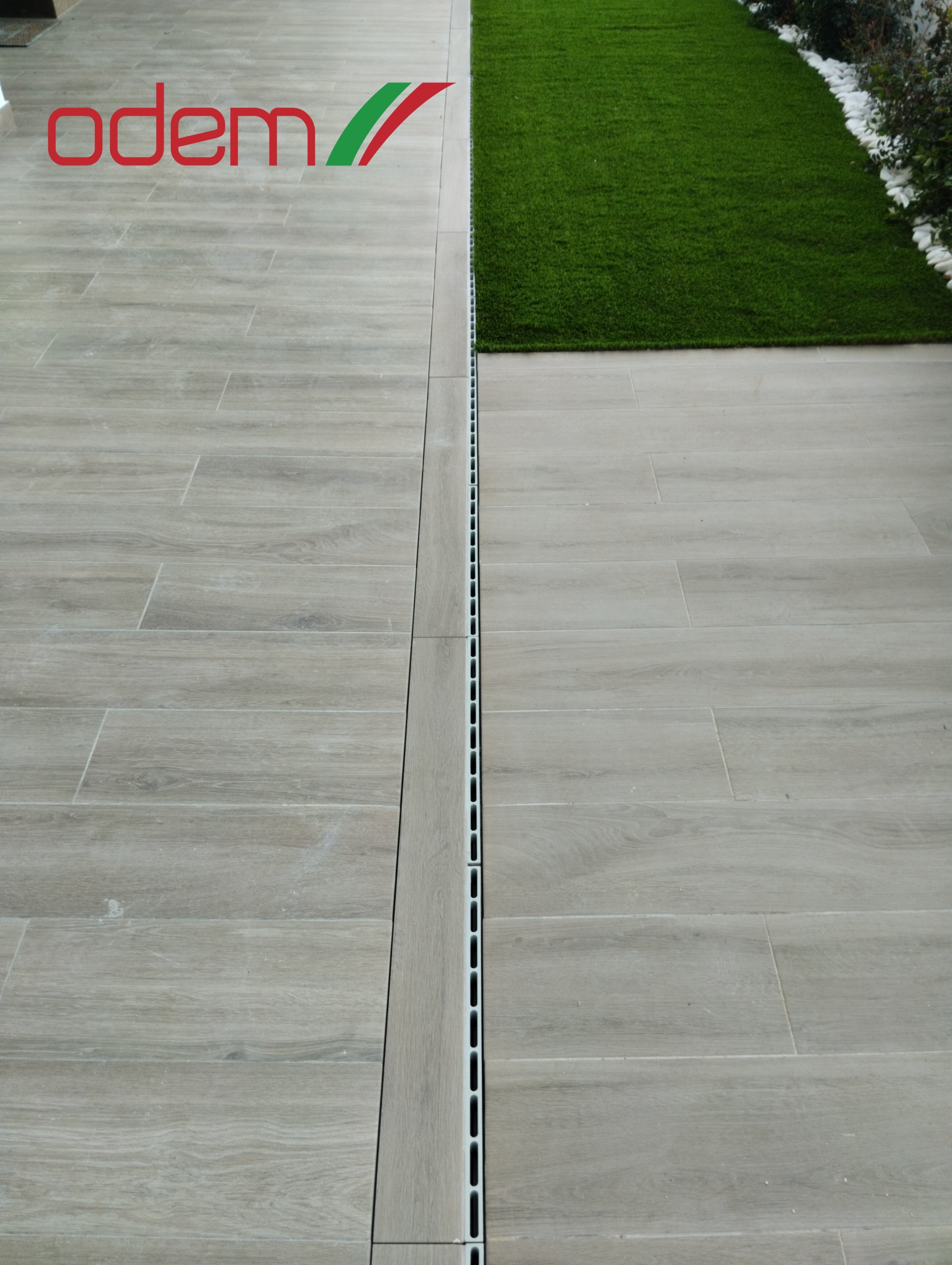 Canal em PP com Grelha Oculta h 6cm