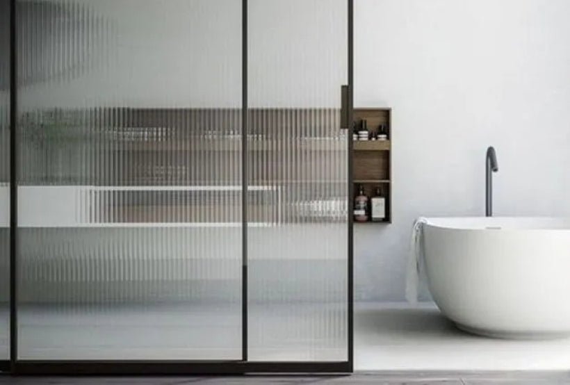 Placa de policarbonato, material resistente e leve. Perfeito para coberturas, divisórias e soluções de iluminação natural.