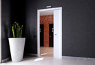 Porta resistente, design moderno e funcional para interiores e exteriores.