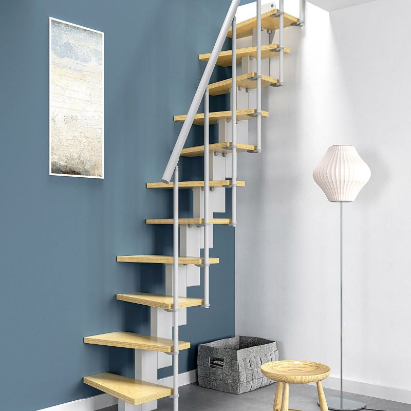 Escada Small, compacta e resistente. Perfeita para acesso a espaços elevados com segurança.