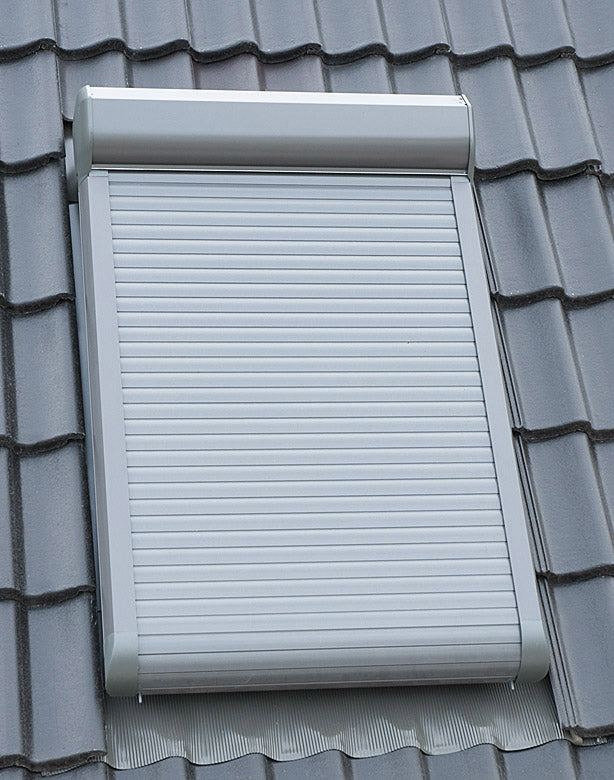 Estores ARZM/ARZE, solução prática para controlo de luz e privacidade. Design elegante e funcional.