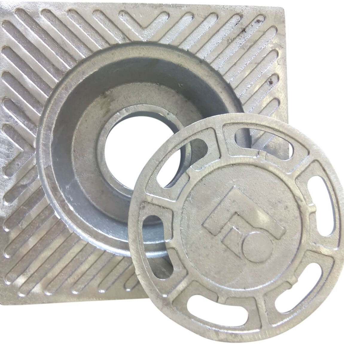 Ralo de drenagem, resistente e funcional. Ideal para escoamento eficiente em áreas internas e externas.