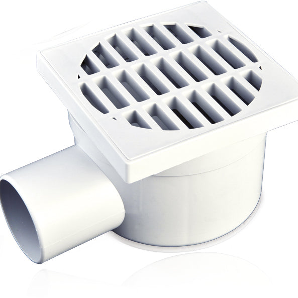 Ralo sifonado com saída lateral, ideal para drenagem eficiente em espaços internos e externos.