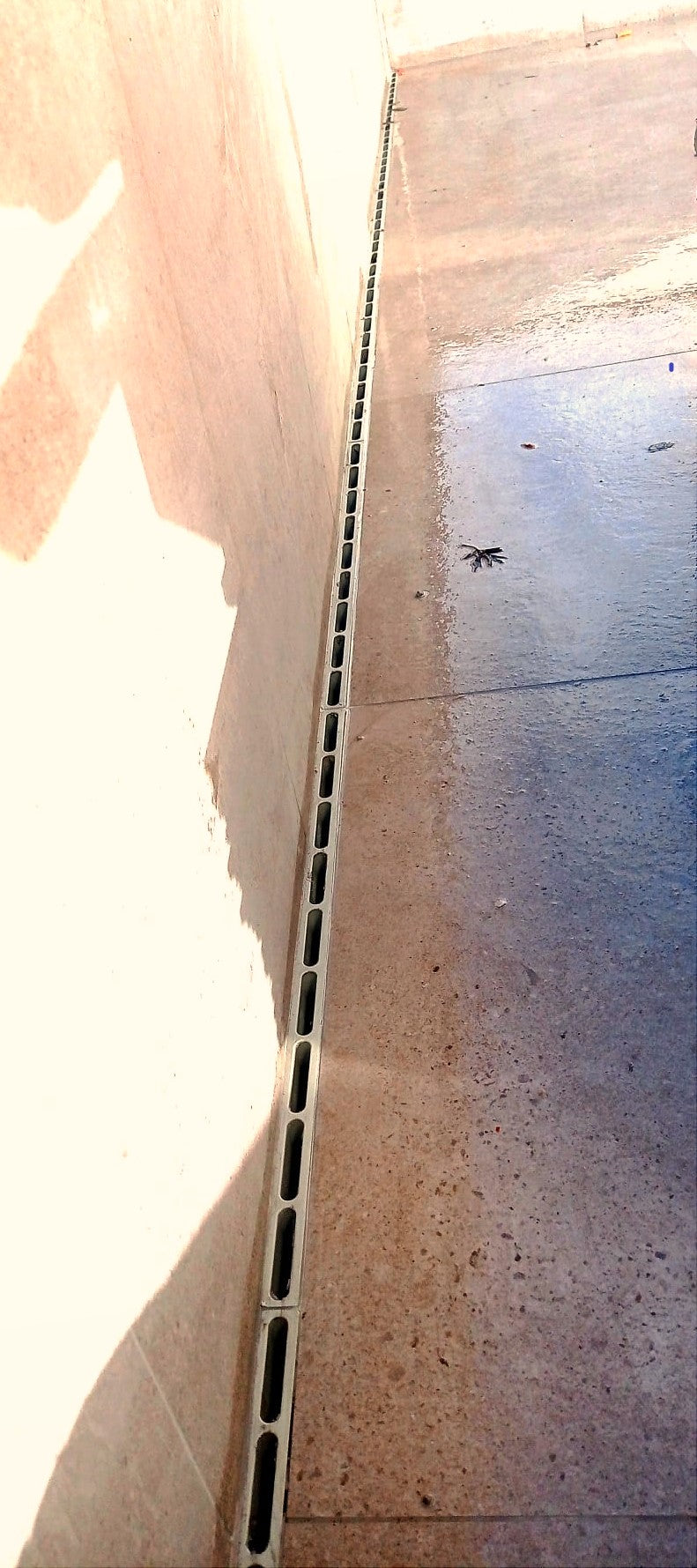 Canal em PP com Grelha Oculta h 6cm