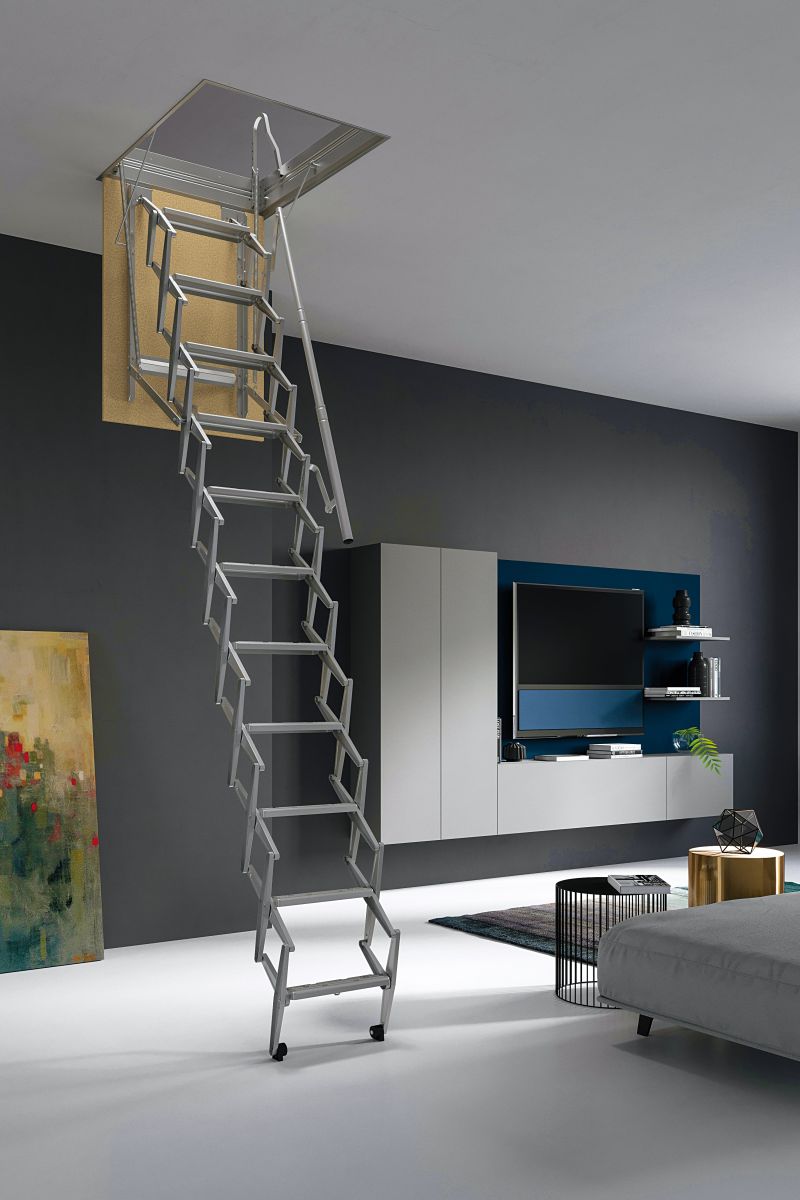 Escada de sótão, resistente e dobrável. Solução prática para acesso a espaços elevados.