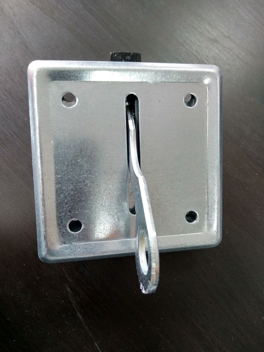 Fechadura para escada, mecanismo seguro e resistente para travamento eficiente.