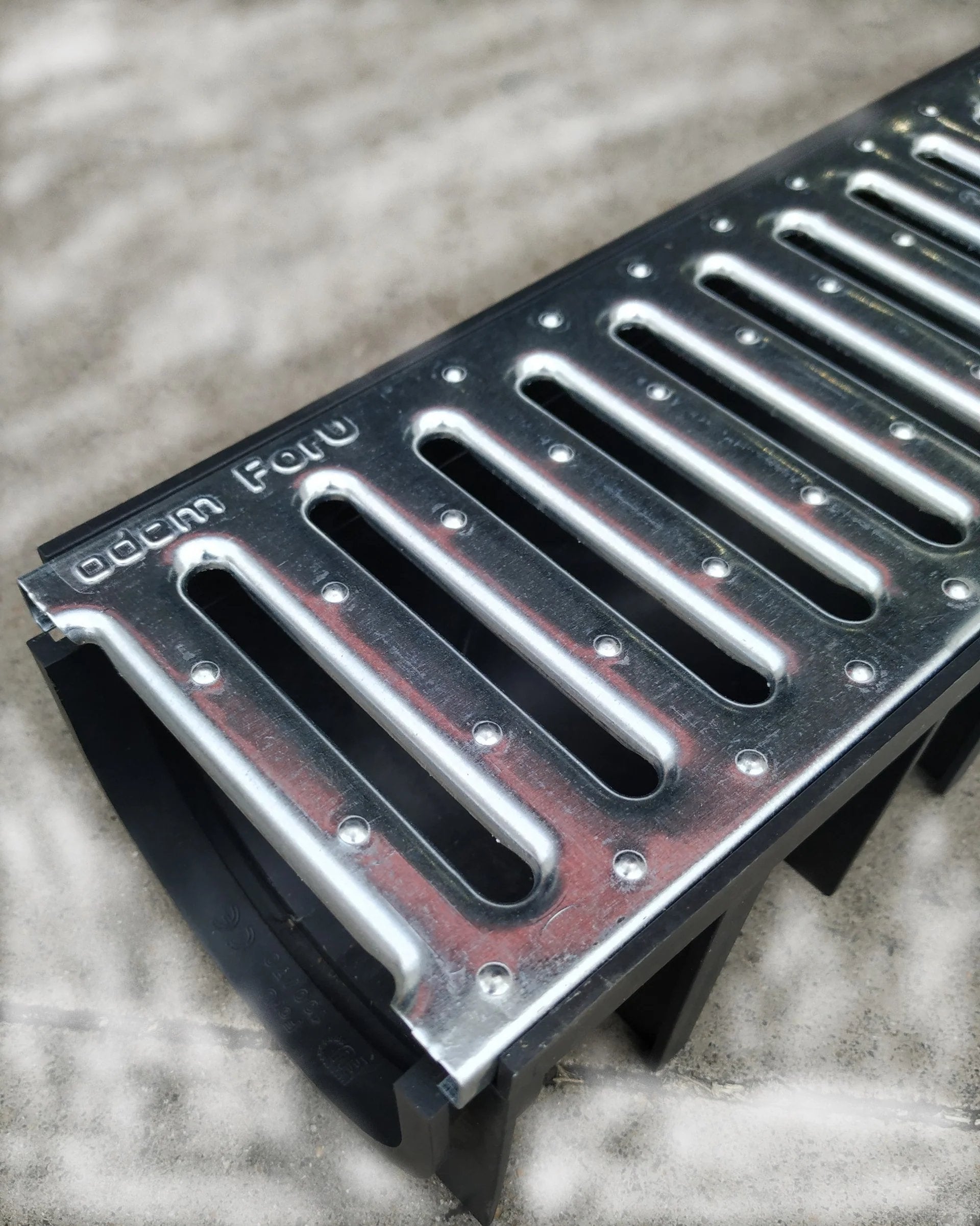 Canais PP com Grelha Galvanizada