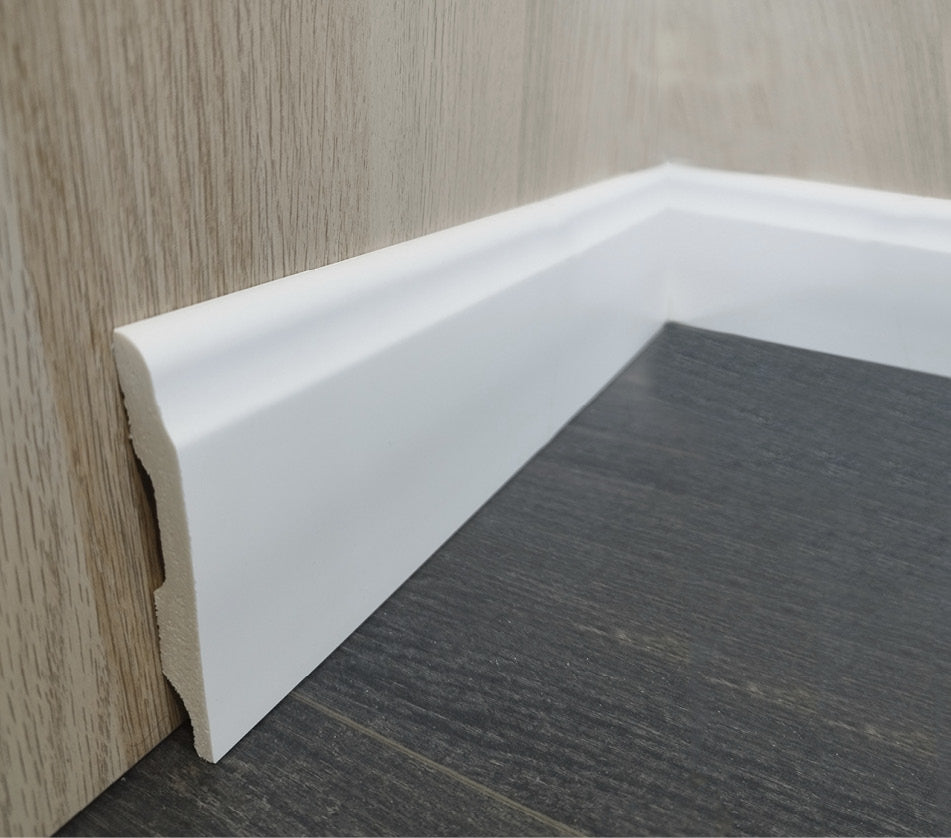 Rodapé HD, acabamento moderno e resistente. Perfeito para um toque sofisticado na decoração de interiores.