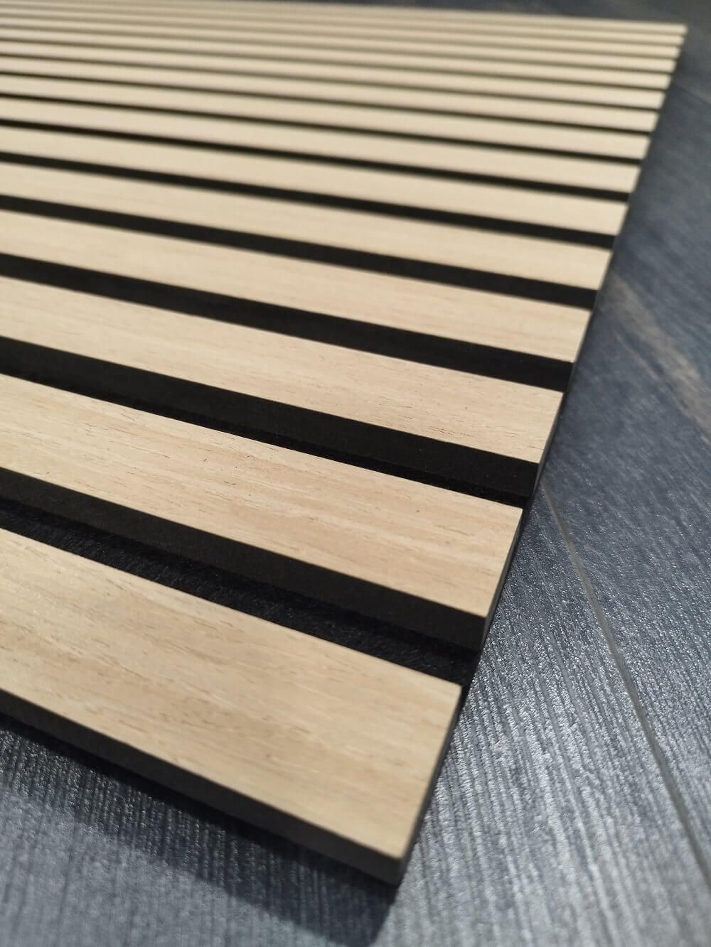 Revestimento Decowall Teka, acabamento decorativo elegante para paredes e interiores.