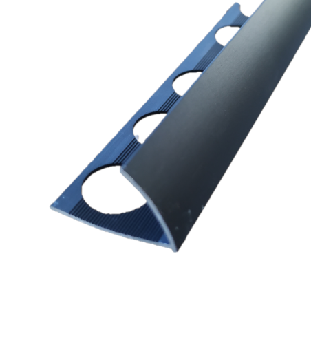 Perfil Jolly preto, acabamento elegante e resistente para revestimentos cerâmicos e pavimentos.