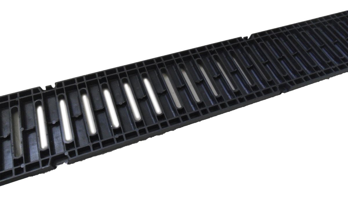 Canal de drenagem Compact Inox, resistente e durável para escoamento eficiente de águas pluviais.