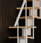 Escada Small, compacta e resistente. Perfeita para acesso a espaços elevados com segurança.