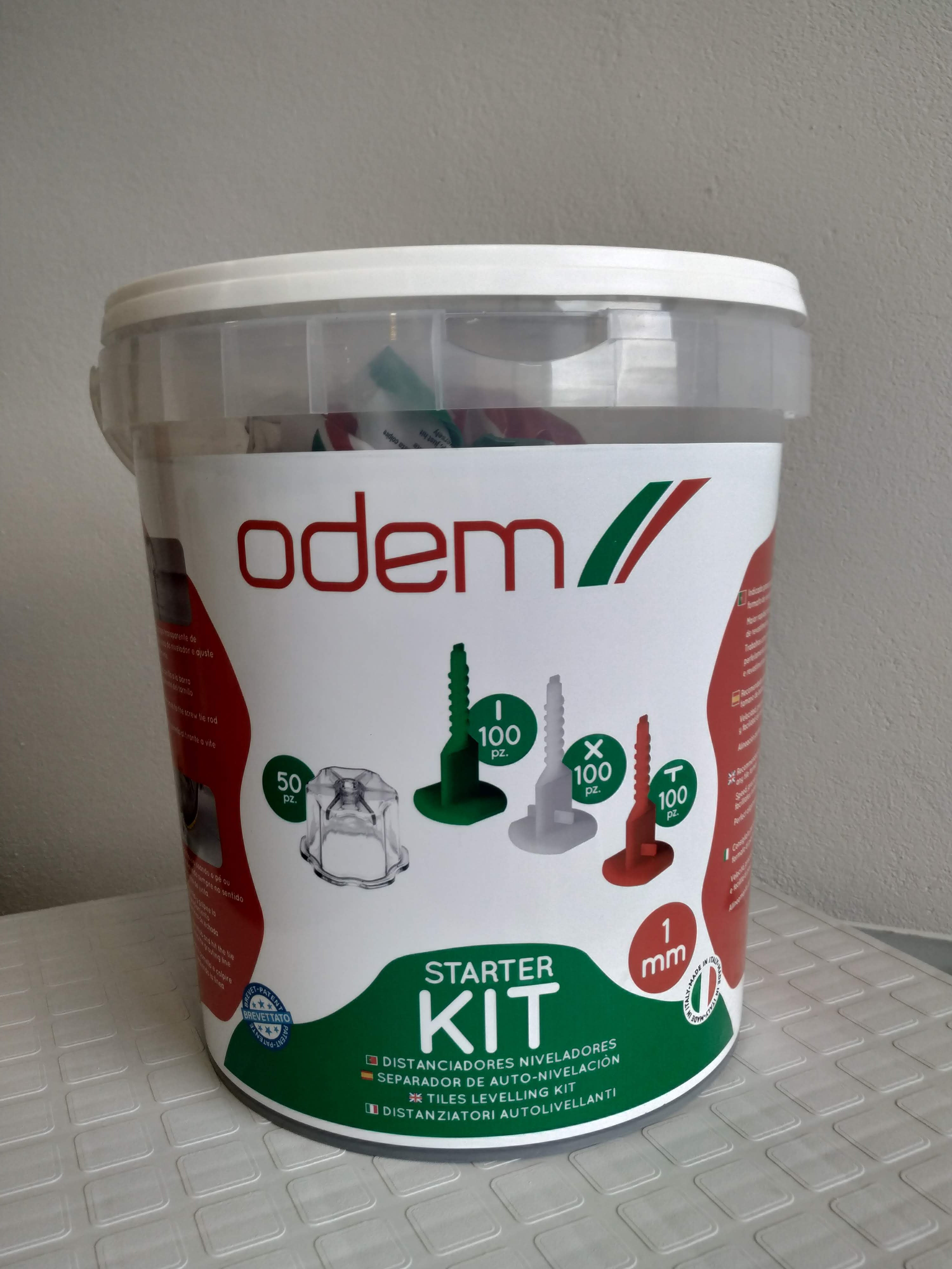 Balde Kit TXI, resistente e prático. Ideal para armazenamento e transporte de materiais líquidos ou sólidos.