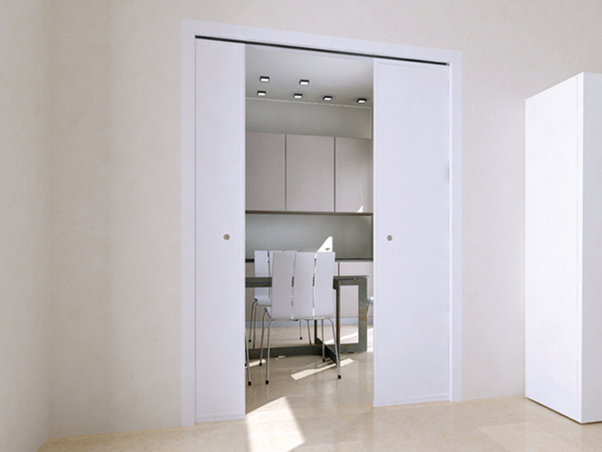 Porta resistente, design moderno e funcional para interiores e exteriores.