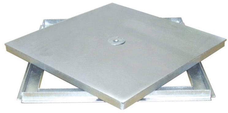 Tampa rasa com aro, resistente e discreta. Perfeita para cobertura de acessos técnicos.