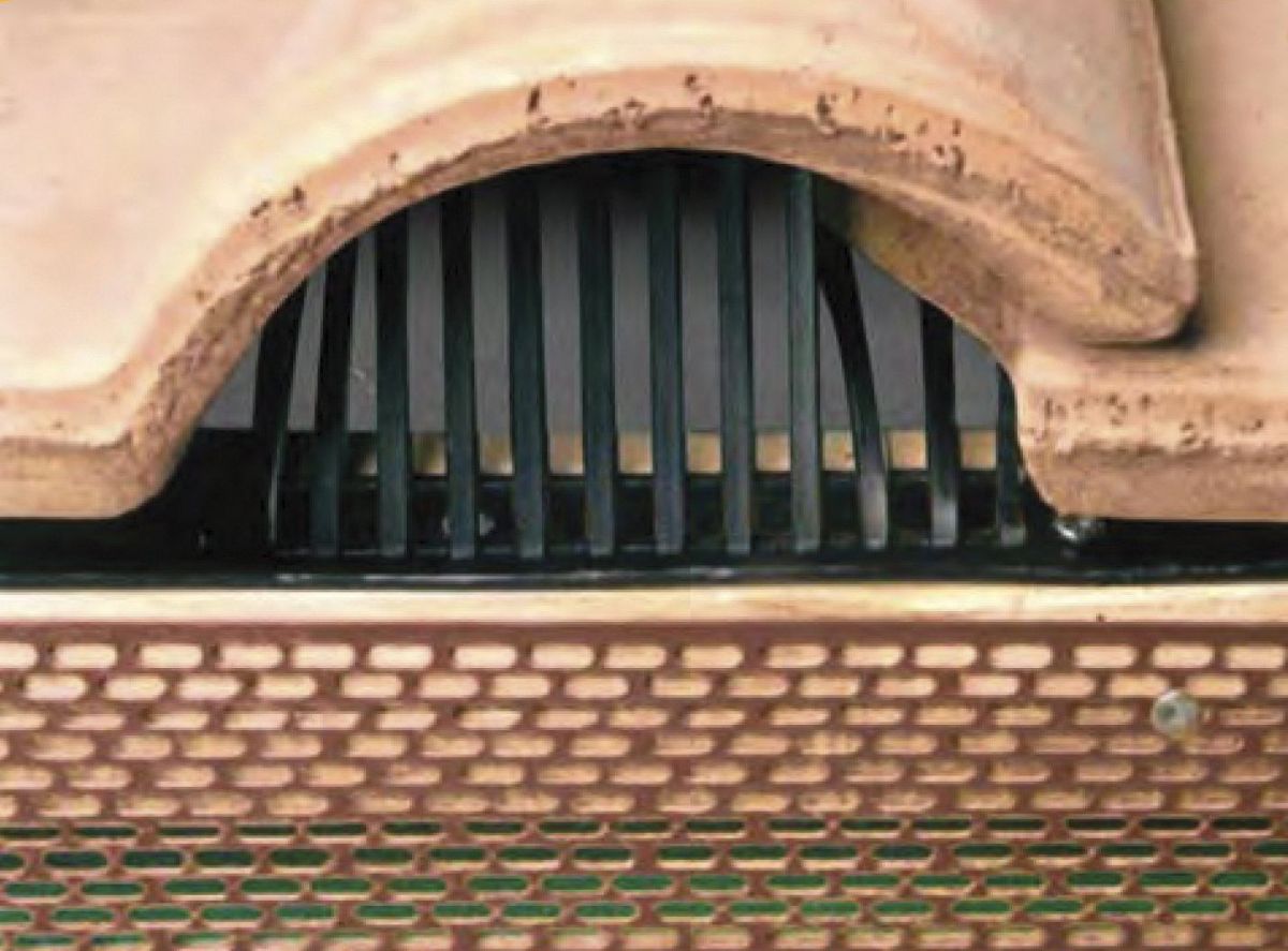 Tapa-pássaros, proteção eficiente para telhados e estruturas. Evita a entrada de aves sem comprometer a ventilação.