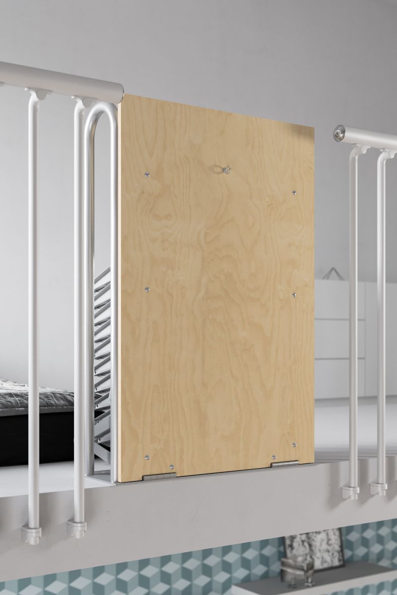 Escada de vão SC-PALCO, estrutura robusta e funcional. Perfeita para acesso a espaços elevados com segurança.